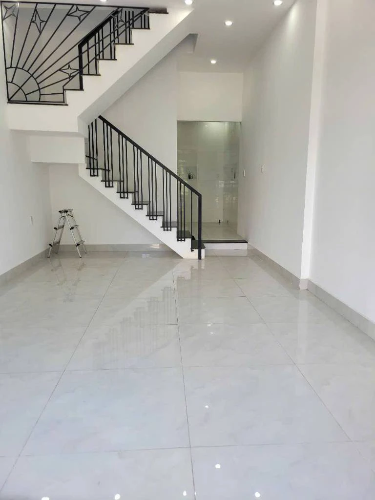 CHO THUÊ NHÀ 2 TẦNG MẶT TIỀN ĐƯỜNG 3 THÁNG 2, HẢI CHÂU, NHÀ MỚI XÂY, GIÁ 14TR — ảnh 1