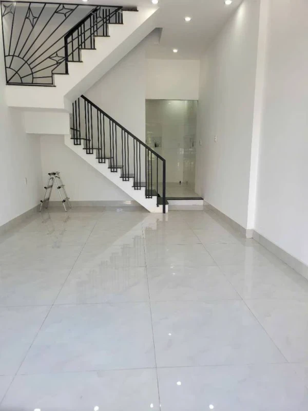 CHO THUÊ NHÀ 2 TẦNG MẶT TIỀN ĐƯỜNG 3 THÁNG 2, HẢI CHÂU, NHÀ MỚI XÂY, GIÁ 14TR