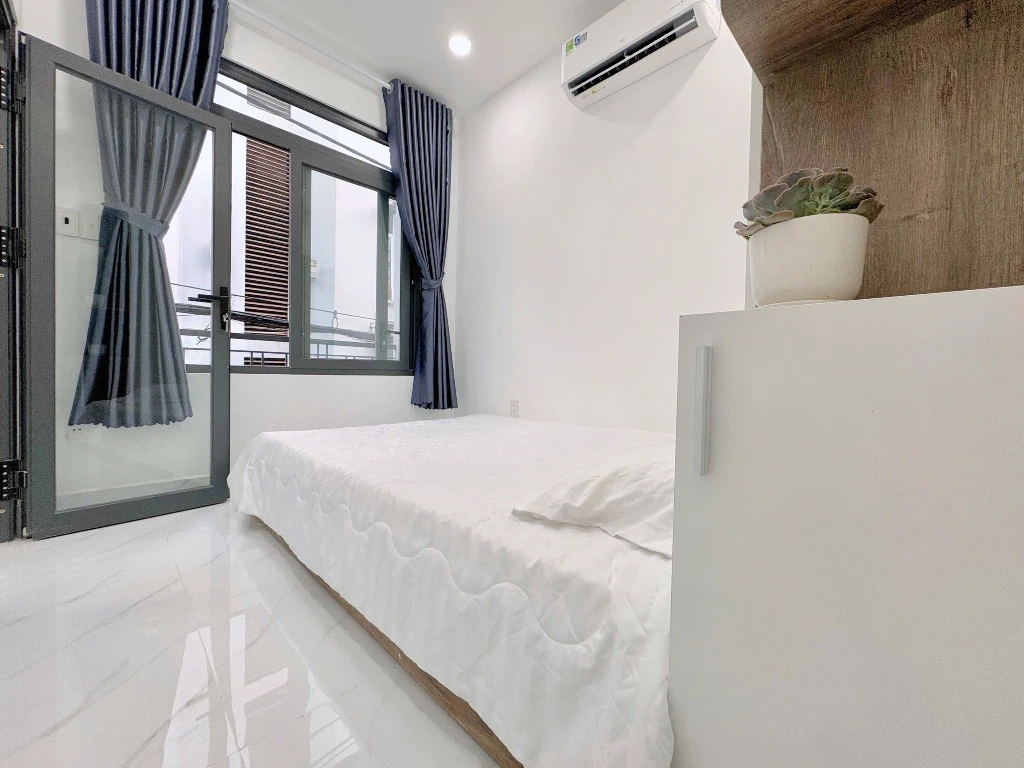 CĂN HỘ 1 PN LÊ VĂN DUYỆT, BÌNH THẠNH, BAN CÔNG LỚN, PHÒNG KHÁCH RỘNG — ảnh 3