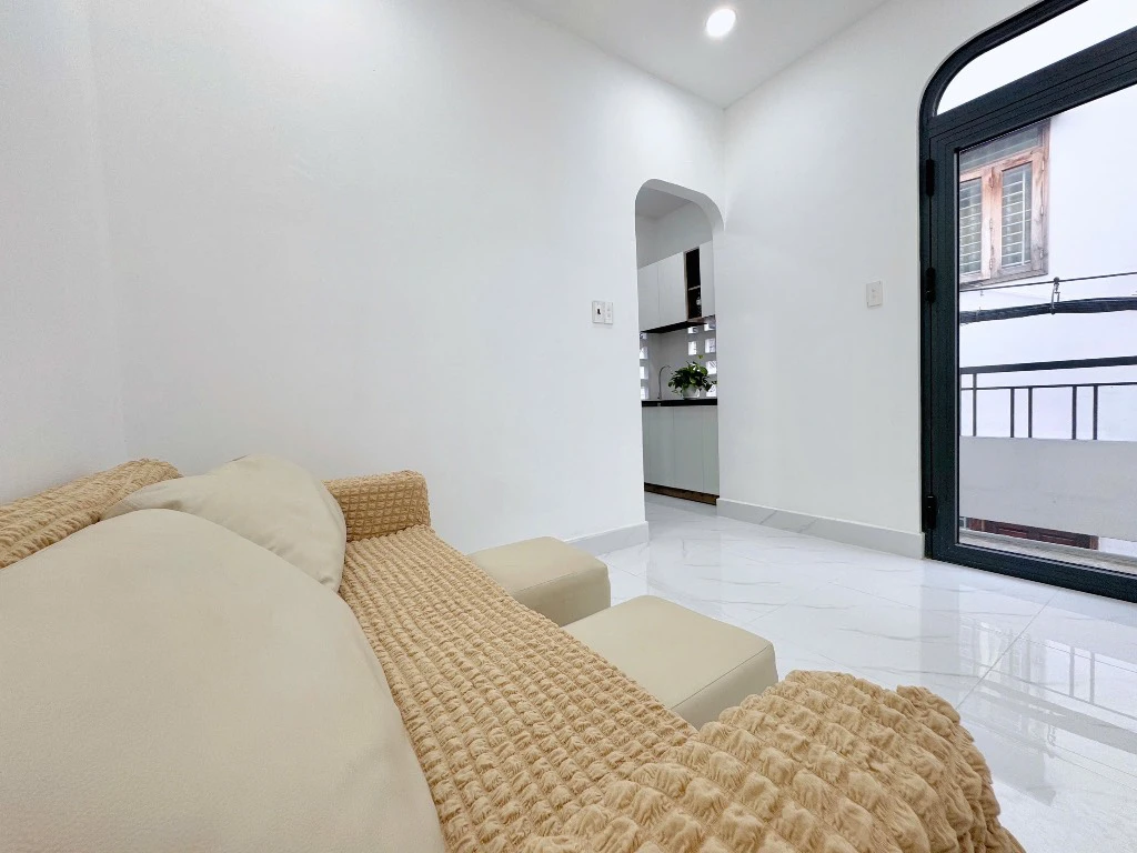 CĂN HỘ 1 PN LÊ VĂN DUYỆT, BÌNH THẠNH, BAN CÔNG LỚN, PHÒNG KHÁCH RỘNG — ảnh 4