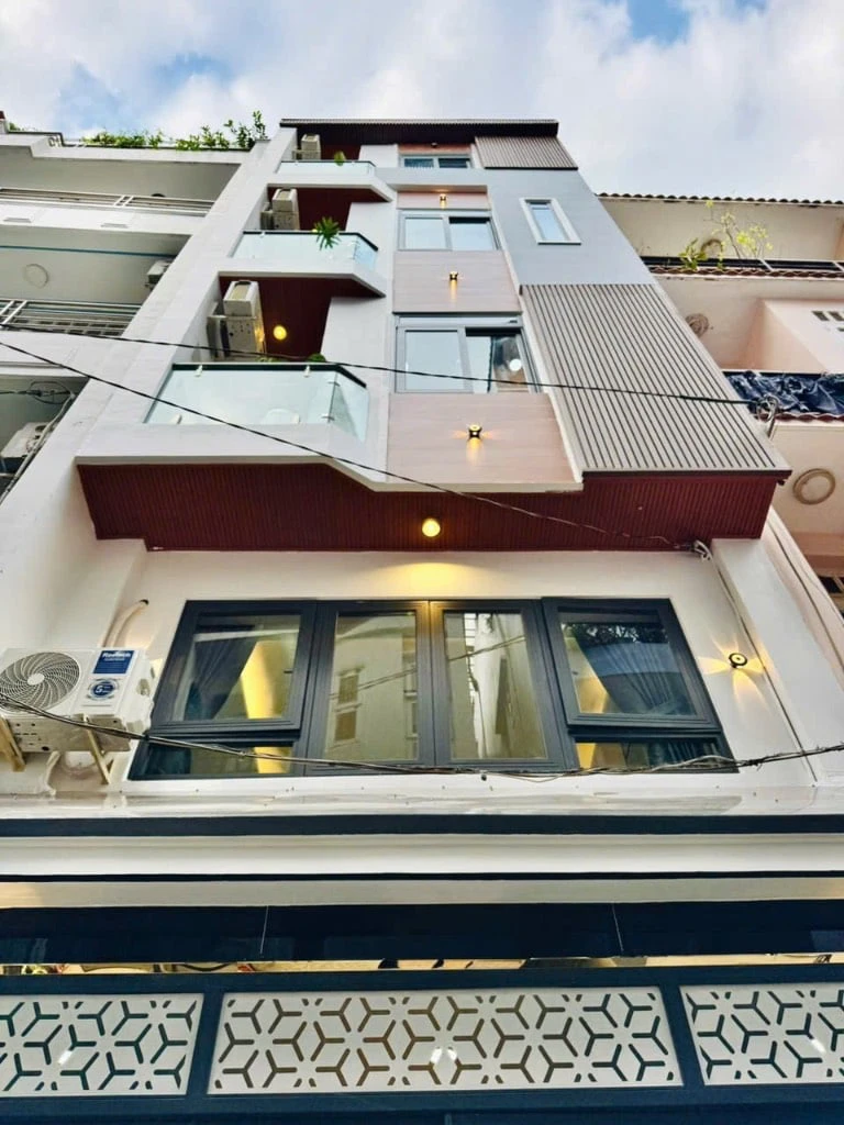 CHO THUÊ CĂN HỘ THÍCH QUẢNG ĐỨC PHÚ NHUẬN, CỬA SỔ LỚN XA BẾP, MÁY GIẶT RIÊNG, GẦN QUẬN 1 — ảnh 3