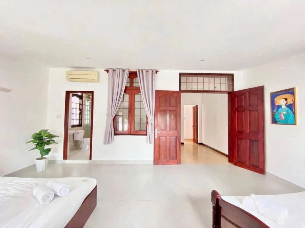 Cho thuê biệt thự hồ bơi 25 Nguyễn Ư Dĩ ,Thảo Điền, DT 20x35m, trệt 2 lầu giá 100 triệu — ảnh 2