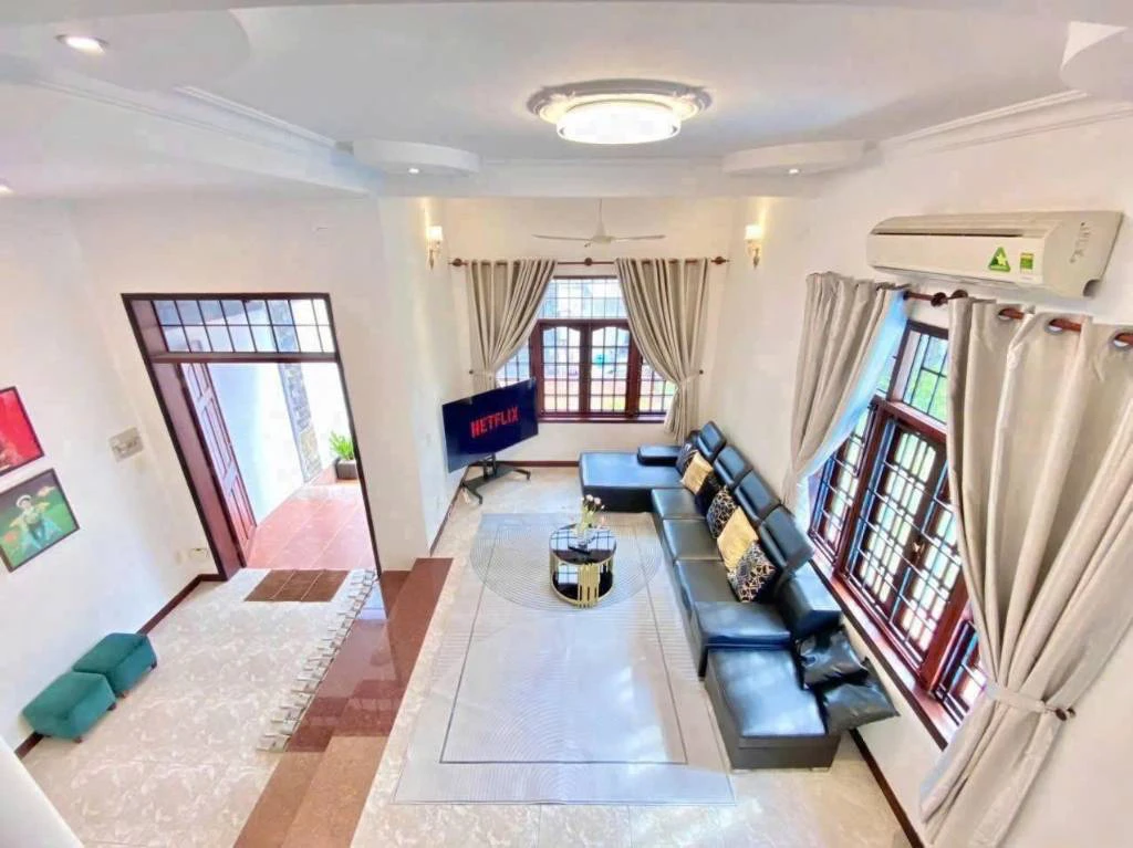 Cho thuê biệt thự hồ bơi 25 Nguyễn Ư Dĩ ,Thảo Điền, DT 20x35m, trệt 2 lầu giá 100 triệu — ảnh 3