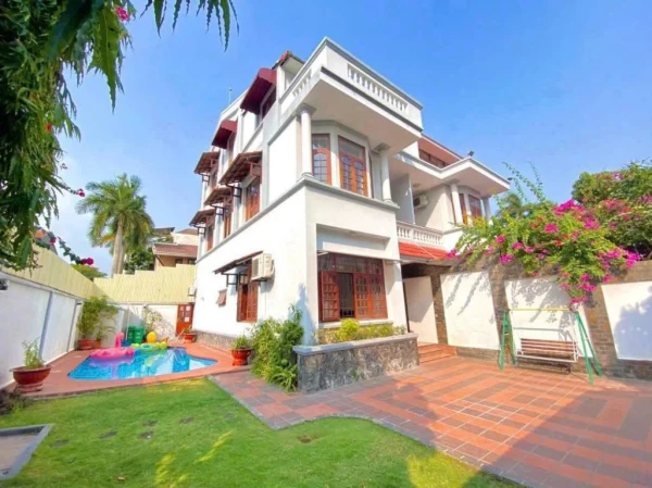 Cho thuê biệt thự hồ bơi 25 Nguyễn Ư Dĩ ,Thảo Điền, DT 20x35m, trệt 2 lầu giá 100 triệu