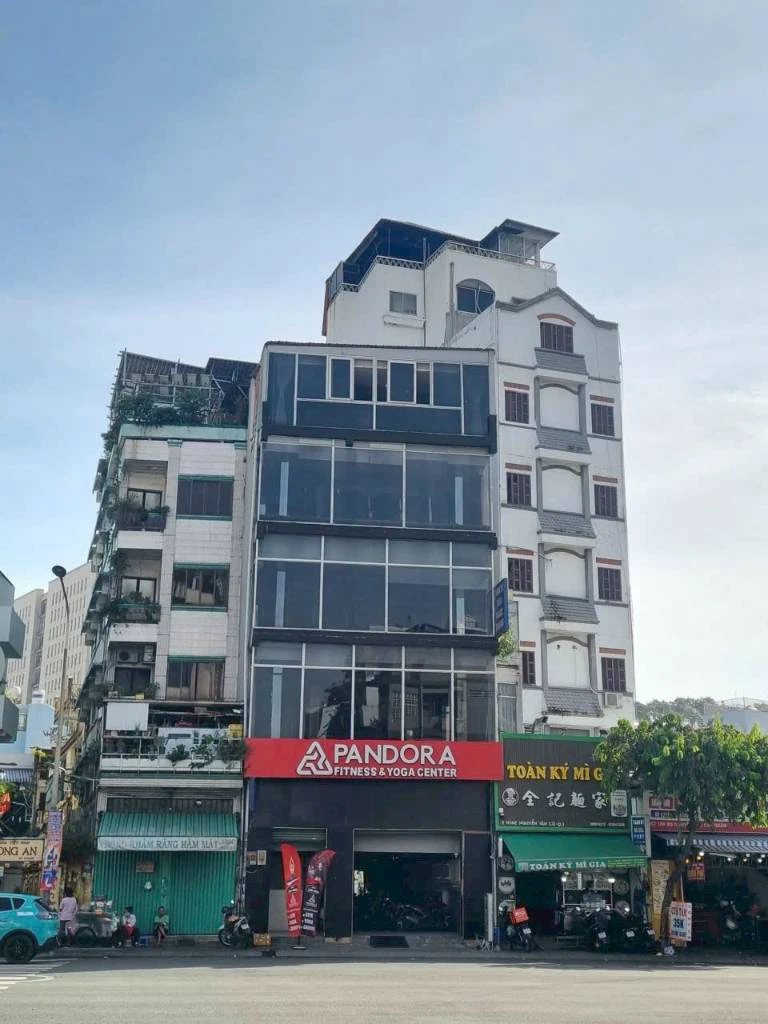Cho thuê nhà Nguyễn Văn Cừ, Quận 1, 8x18m, trệt 4 lầu, PCCC, giá thuê 260 triệu — ảnh 2