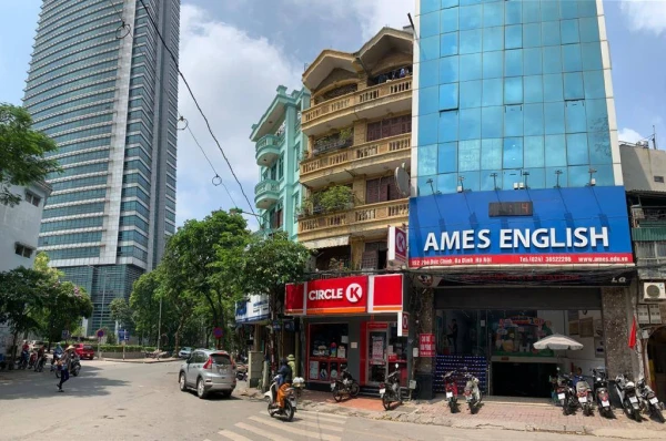 Cho thuê tòa văn phòng Đường Thanh Niên, Tây Hồ, 12 tầng, view Hồ Tây, 250m2