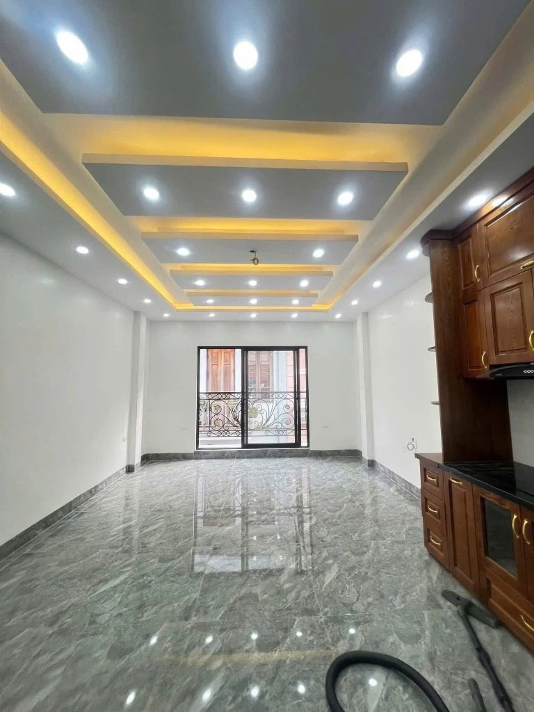 SIÊU PHẨM, BÁN NHÀ NGUYỄN ĐÌNH HOÀN, 6 TẦNG THANG MÁY, GARA Ô TÔ, KINH DOANH ĐỈNH, 18 TỶ — ảnh 2