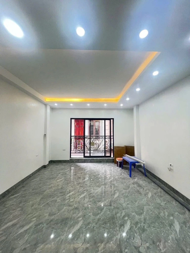 SIÊU PHẨM, BÁN NHÀ NGUYỄN ĐÌNH HOÀN, 6 TẦNG THANG MÁY, GARA Ô TÔ, KINH DOANH ĐỈNH, 18 TỶ — ảnh 3
