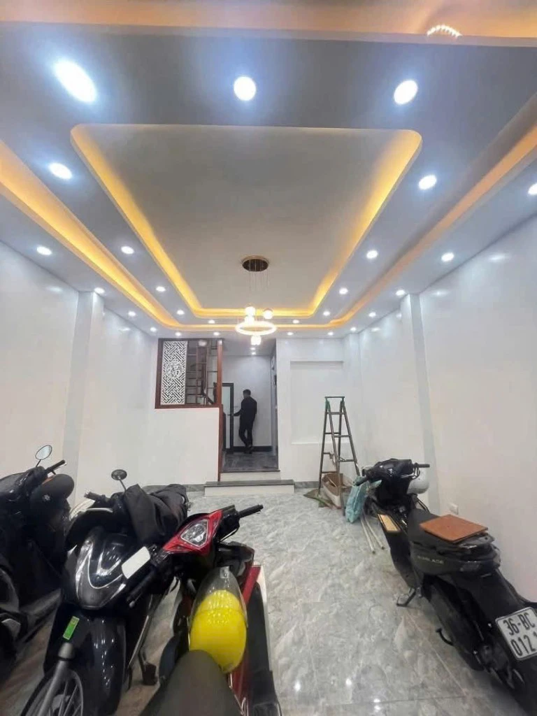 SIÊU PHẨM, BÁN NHÀ NGUYỄN ĐÌNH HOÀN, 6 TẦNG THANG MÁY, GARA Ô TÔ, KINH DOANH ĐỈNH, 18 TỶ — ảnh 4