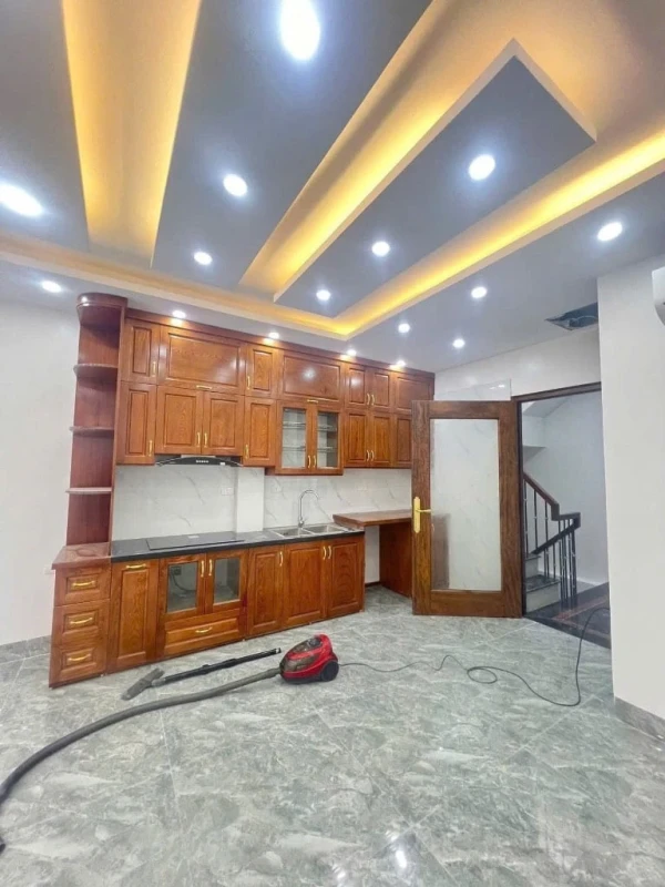 SIÊU PHẨM, BÁN NHÀ NGUYỄN ĐÌNH HOÀN, 6 TẦNG THANG MÁY, GARA Ô TÔ, KINH DOANH ĐỈNH, 18 TỶ