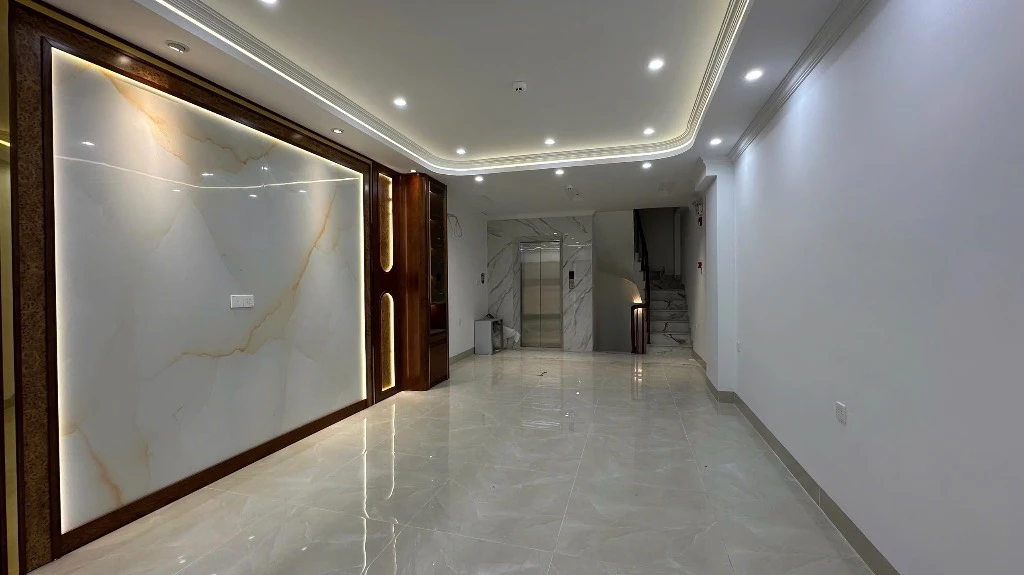 SIÊU PHẨM, BÁN NHÀ PHÂN LÔ TRẦN QUỐC HOÀN, 7 TẦNG THANG MÁY, NGÕ Ô TÔ KINH DOANH SẦM UẤT — ảnh 3