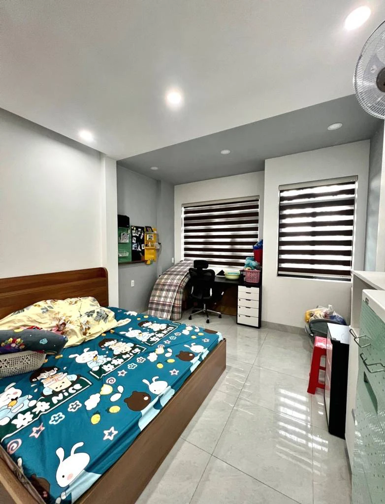Bán nhà Bình Trị Đông Bình Tân, 4x18m nở hậu 8m, HXH 7m rộng, trệt 3 lầu sổ riêng, hoàn công đủ — ảnh 2