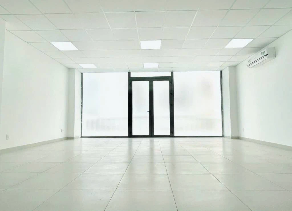 Bán nhà hẻm xe hơi Lê Thị Riêng, Quận 1, 3 mặt thoáng, ngang 4,2x24m 2 lầu thang máy, giá 27 tỷ — ảnh 2