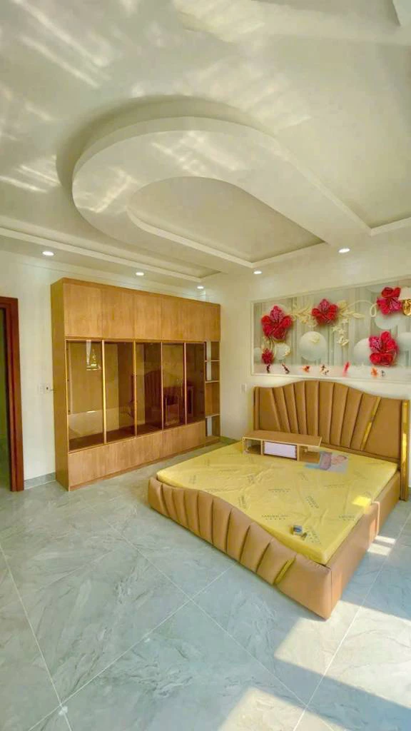 Bán nhà 2 lầu mặt tiền Dt747, Tân Uyên, liền kề vòng xoay Kim Hằng, nhỉnh 2 tỷ — ảnh 2