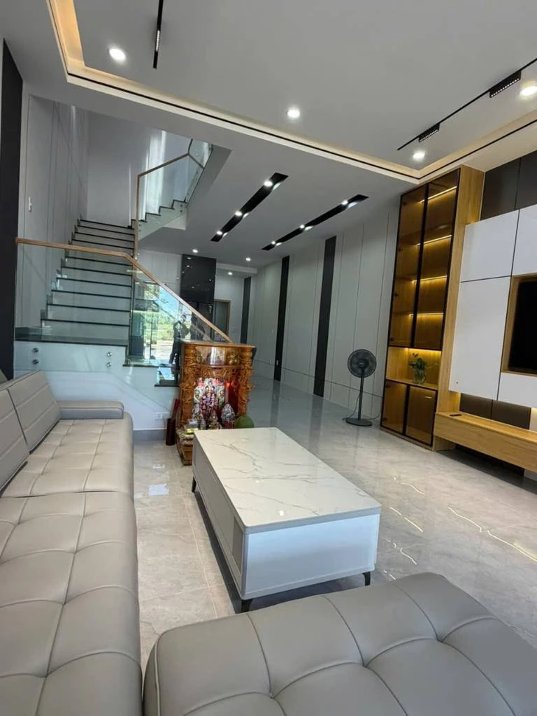 NHÀ ĐẸP PHẠM ĐÌNH BÂN, HÒA QUÝ, 3 TẦNG FULL NỘI THẤT, ĐƯỜNG 7M5, CHỈ 8,2 TỶ — ảnh 1