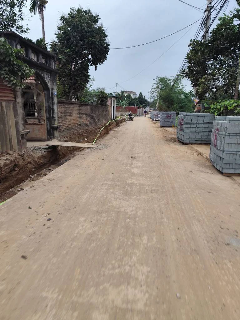 Bán đất Cánh Chủ Hòa Lạc, vị trí trung tâm, không quy hoạch, đang rải nhựa đường — ảnh 2