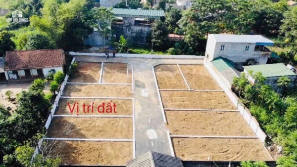 Bán đất Cánh Chủ Hòa Lạc, vị trí trung tâm, không quy hoạch, đang rải nhựa đường