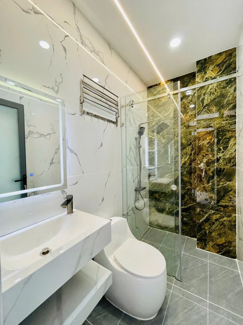 Bán Nhà Mặt Tiền Ấp Chiến Lược, Bình Tân - DT 4x16 – Lửng 3 Lầu ST — ảnh 1