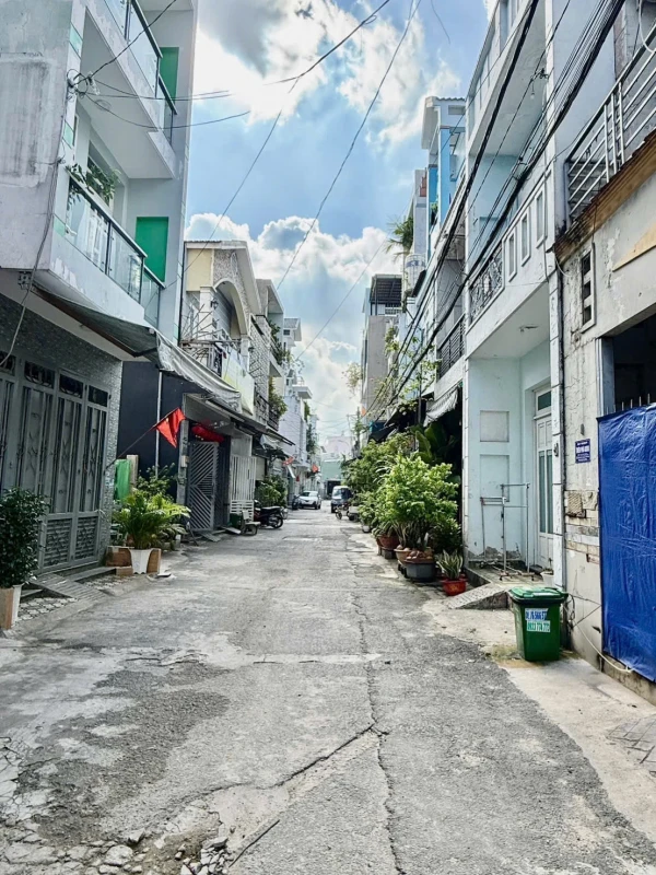 NHÀ GIÁ TỐT GẦN AEON TÂN PHÚ – HẺM 6M THÔNG – 48m2 —! • Vị trí: Đường số 6