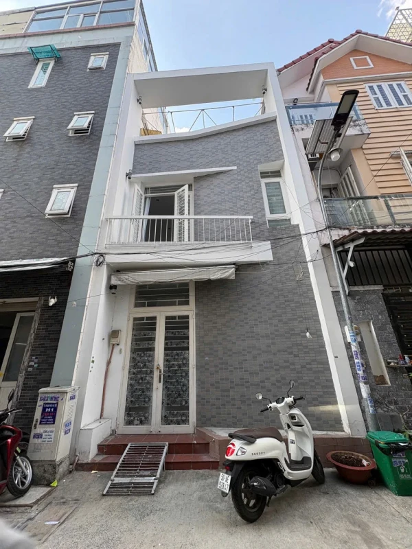 NHÀ NGANG 5M – 2 LẦU KIÊN CỐ – HẺM 5M TÂN HÒA ĐÔNG –! • Vị trí: Hẻm 5m đường