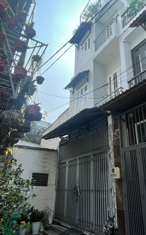NHÀ HẺM Đường B3 – 4x10m – 2 LẦU + SÂN THƯỢNG –