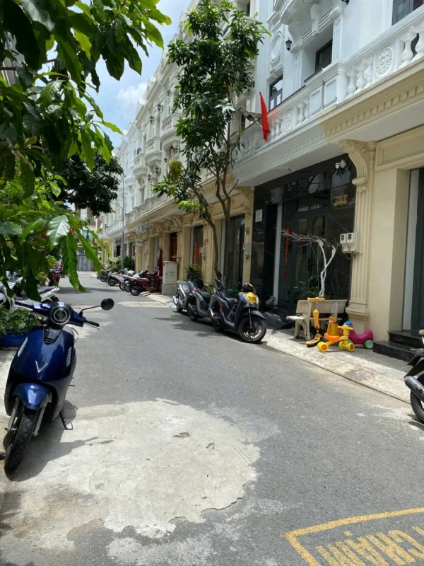 Nhà Đẹp 3,5 Tấm Hẻm 7m Vip Khu Nội Bộ Ngay Công Viên dt 4.2x13m bớt lộc