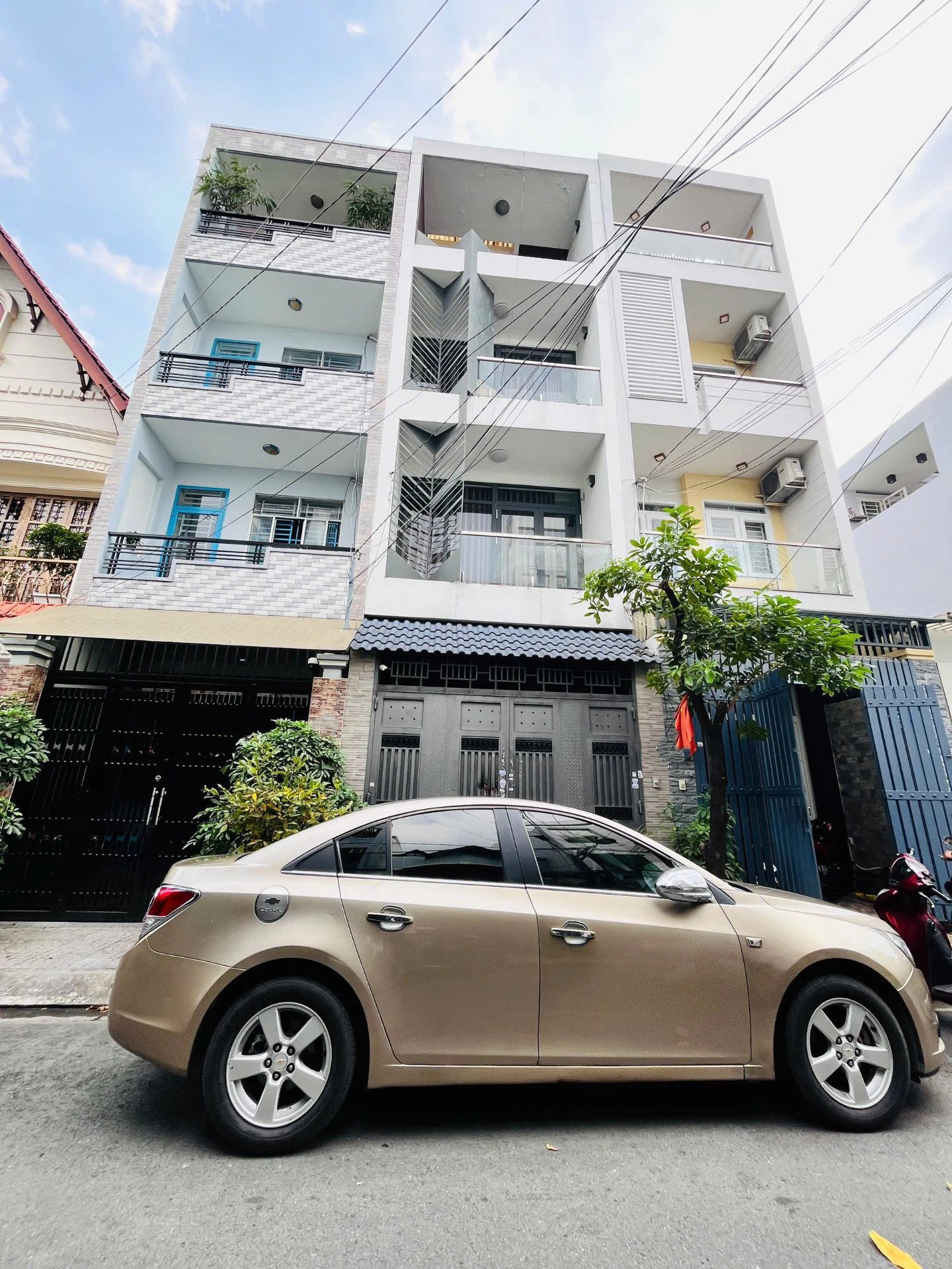 NHÀ ĐẸP KHU VIP TÂN SƠN NHÌ - ĐƯỜNG 8M CÓ LỀ - NỘI THẤT CAO CẤP - — ảnh 1