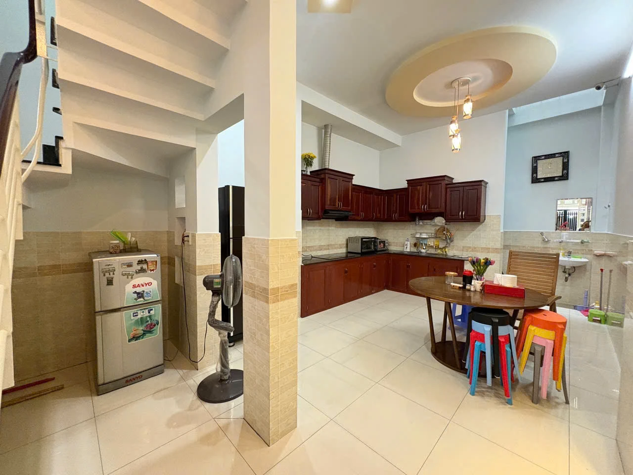 BÁN NHÀ 1/ LIÊN KHU 8-9 – Diện tích: 4m x 16m – Kết cấu: 1 trệt 2 lầu – Nhà tặng nội thất H5M — ảnh 3
