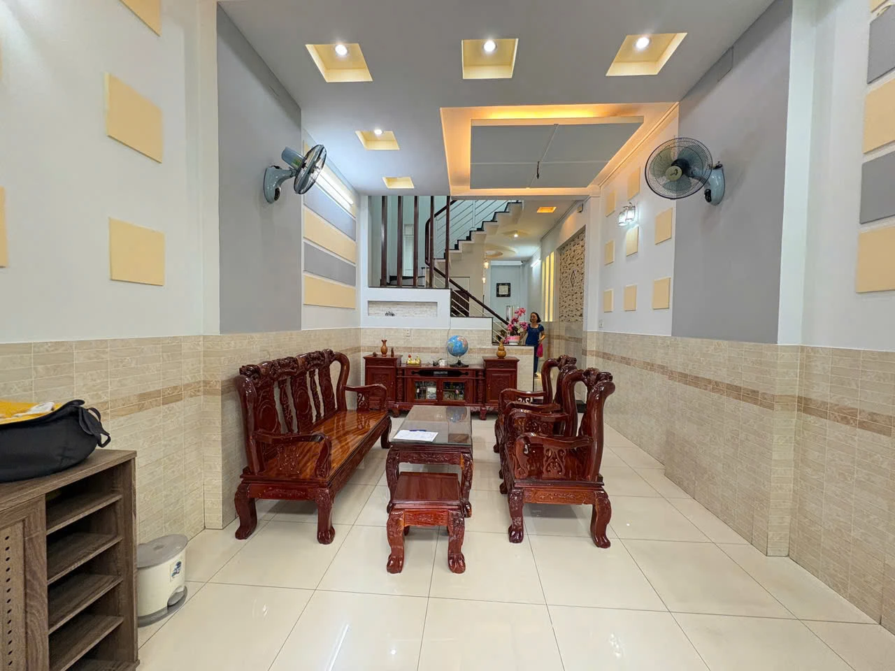 BÁN NHÀ 1/ LIÊN KHU 8-9 – Diện tích: 4m x 16m – Kết cấu: 1 trệt 2 lầu – Nhà tặng nội thất H5M — ảnh 1