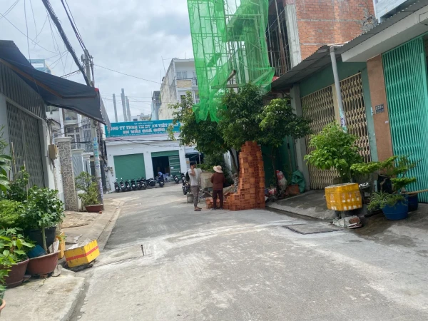 Nguyễn Quang Diêu. Diện tích: 4.2 × 20m. Kết cấu: 1 trệt 1 lầu