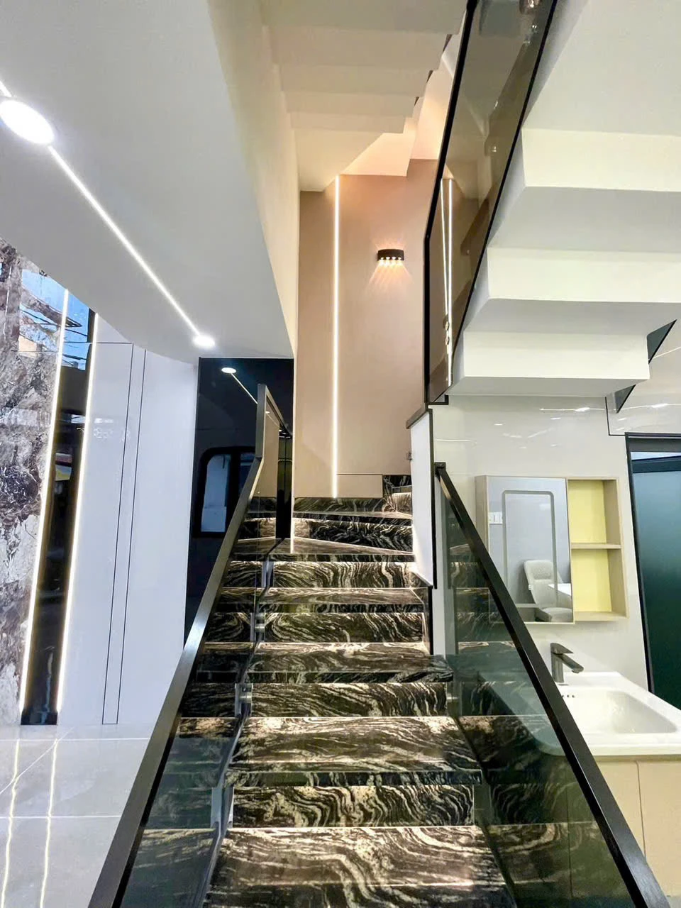 NHÀ MÃ LÒ gần ngay Tân Kỳ Tân Quý – 4×12.6M – LỬNG 3 LẦU – HẺM 5M — ảnh 4
