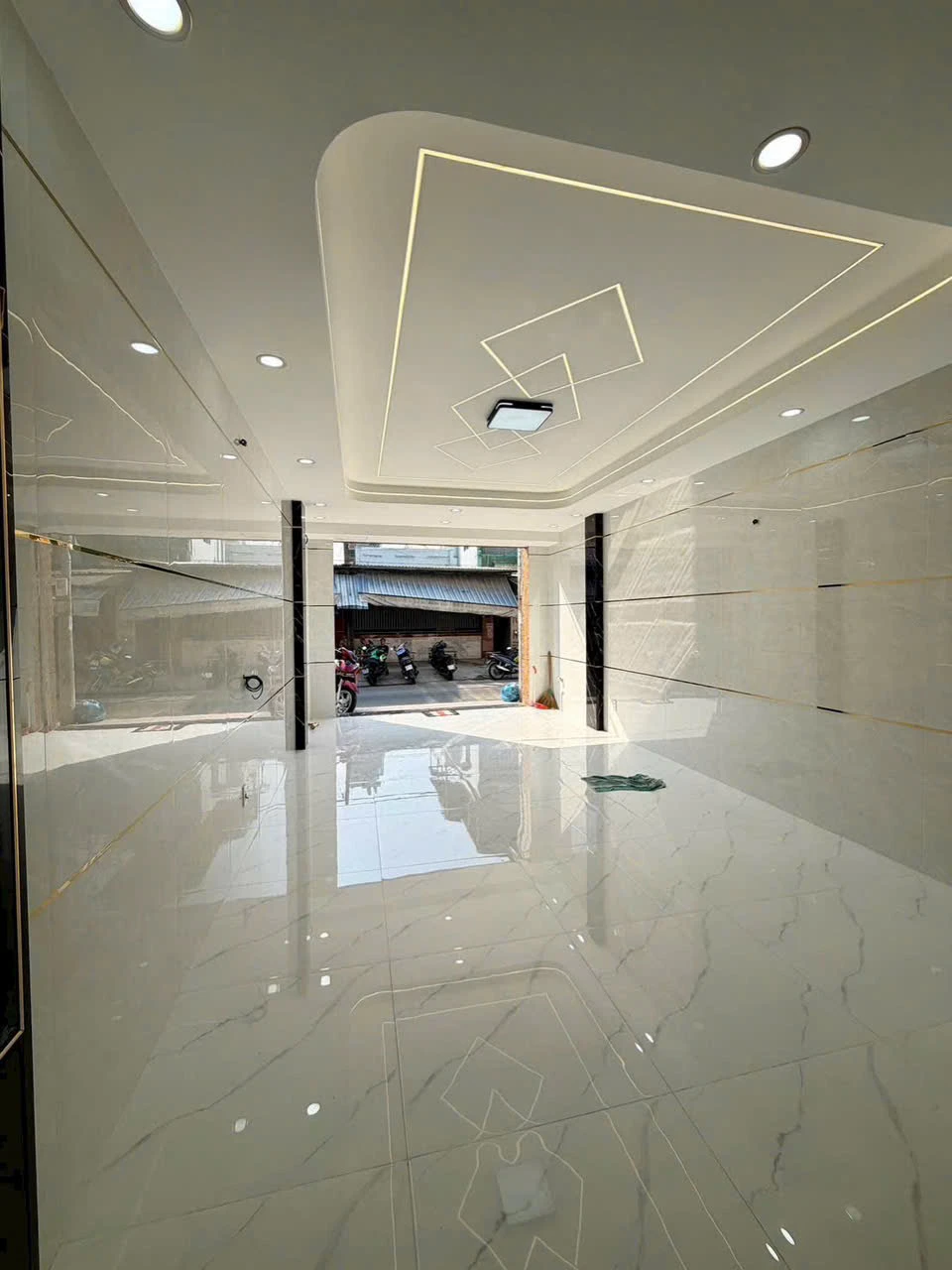 BÁN NHÀ mặt Tiền ngay chợ ngay Aeon Tân Phú – DT 4×16M – LỬNG + 2 LẦU ST ĐƯỜNG 10M CÓ LỀ — ảnh 2