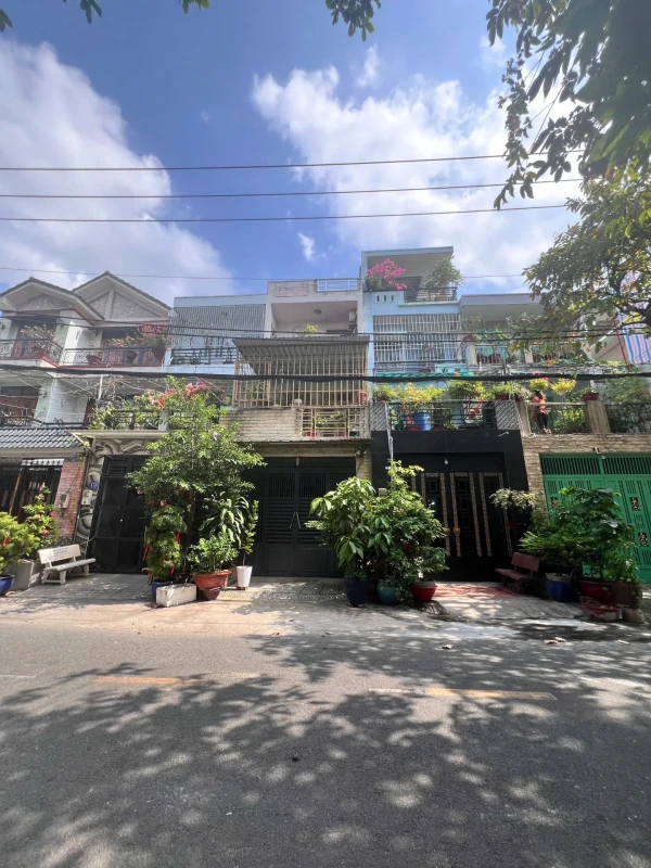 BÁN NHÀ MẶT TIỀN ĐƯỜNG LÊ THIỆT – PHÚ THỌ HÒA –! • Diện tích: 4.1 × 23m • Kết cấu: N