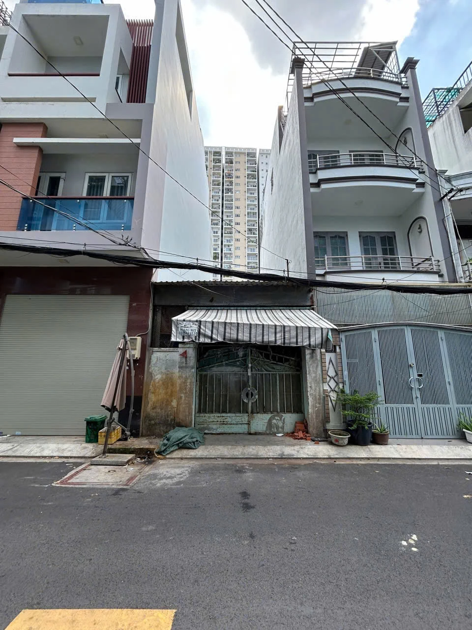 NHÀ NÁT Dt: 4x15m - HẺM NHỰA 8M THÔNG - NGAY MŨI TÀU LŨY BÁN BÍCH & ÂU CƠ — ảnh 1