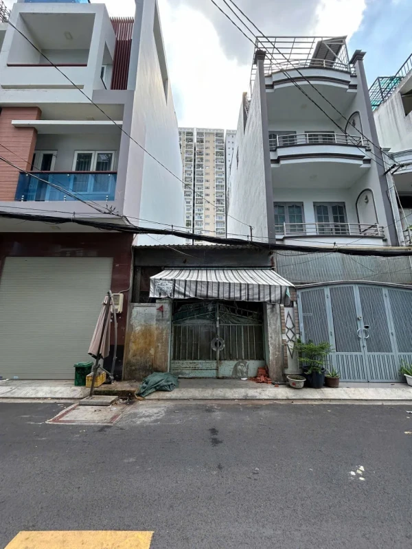 NHÀ NÁT Dt: 4x15m - HẺM NHỰA 8M THÔNG - NGAY MŨI TÀU LŨY BÁN BÍCH & ÂU CƠ