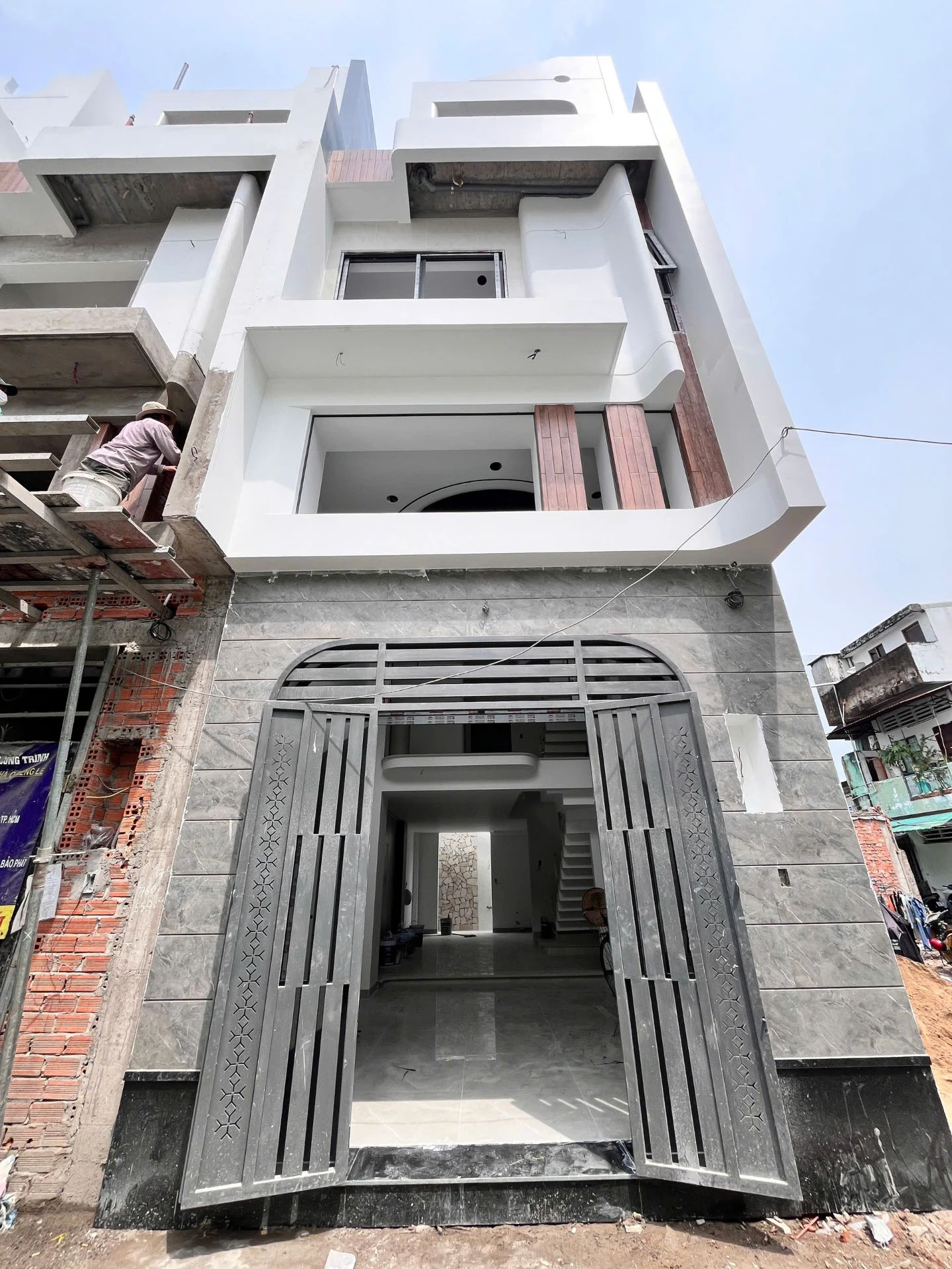 Nhà mới 100% - 3,5 Tầng Dt: 4,2x14,3m - Đường Trần Văn Cẩn Quận Tân Phú Giáp quận 11 — ảnh 1