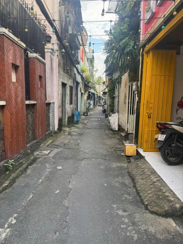 Nhà hẻm TÂN KỲ TÂN QUÝ. DT:4x16m=64m2. 1 lầu.