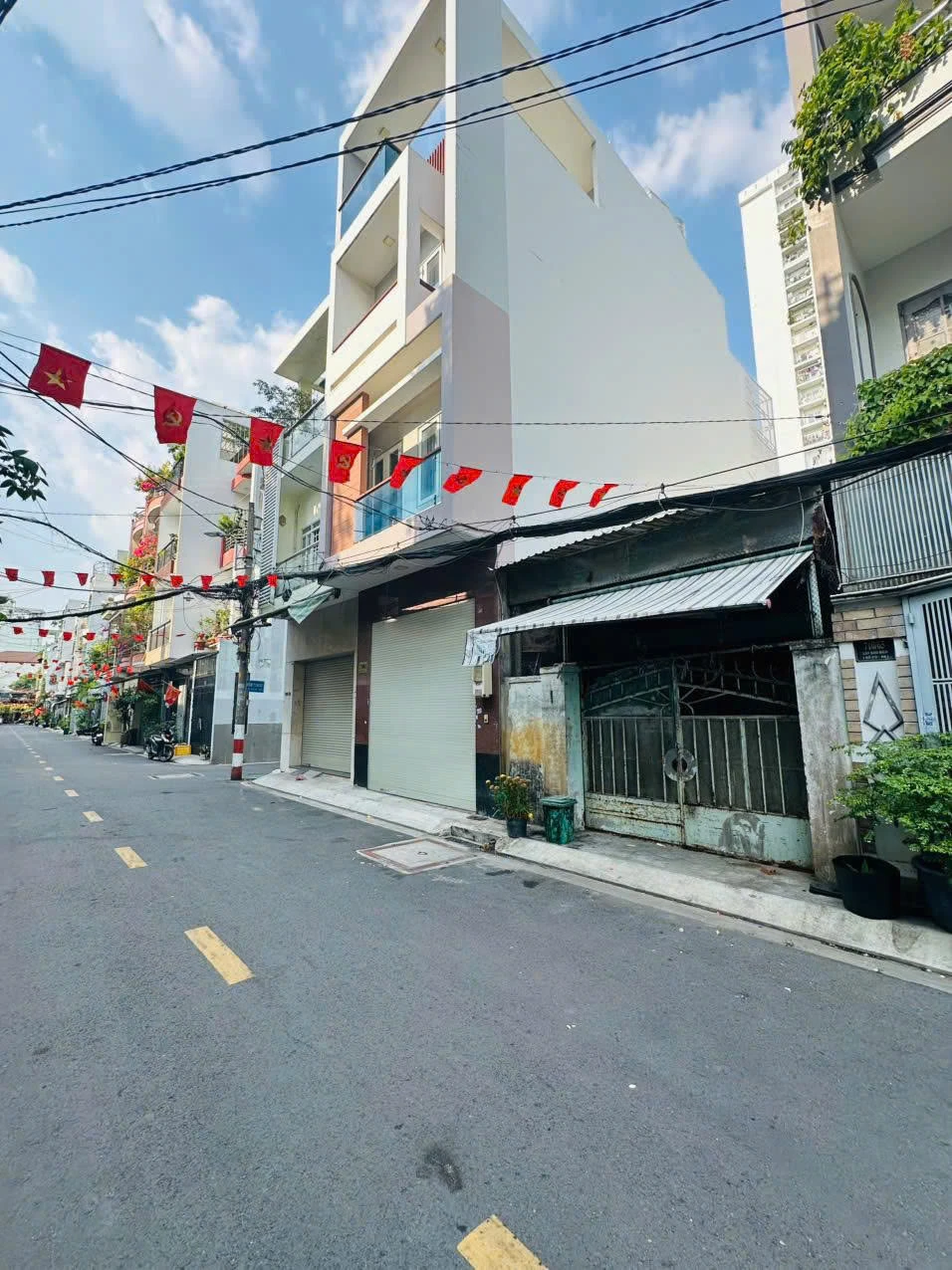 HOT! HẺM 8M NHỰA THÔNG LUỸ BÁN BÍCH – 4x15m, KHU TOÀN NHÀ CAO TẦNG — ảnh 1