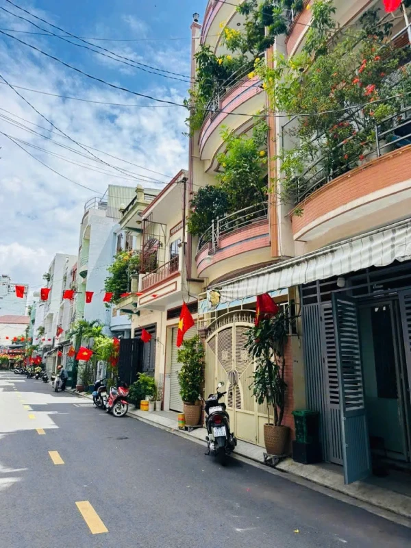 Bán nhà HXH 8M thông đường Lũy Bán Bích - P. Tân Thành, DT: 4x15m - Lửng.