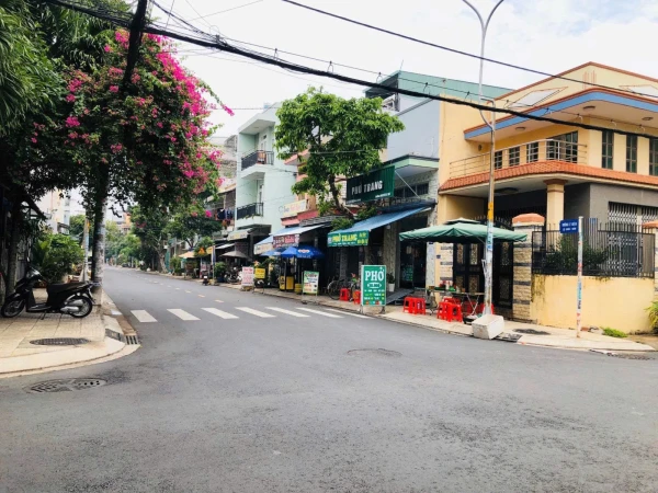 Bán nhà mặt tiền đường Lê Niệm, Diện tích hiếm: 6m x 15m - Vị trí kinh doanh đỉnh.