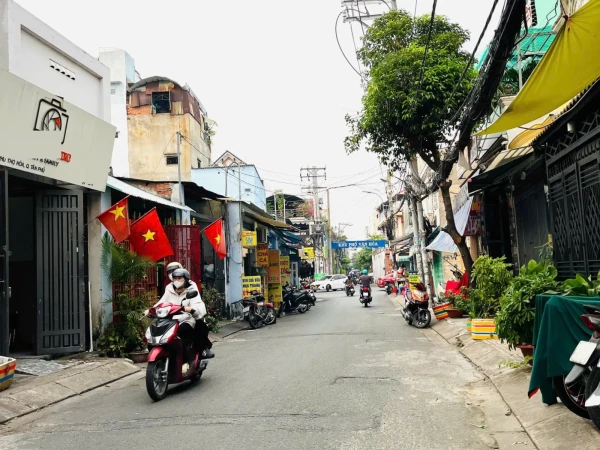 đường 12m Vườn Lài. Q Tân Phú. Dt 4x19. Nhà 2 Lầu Sân Thượng.