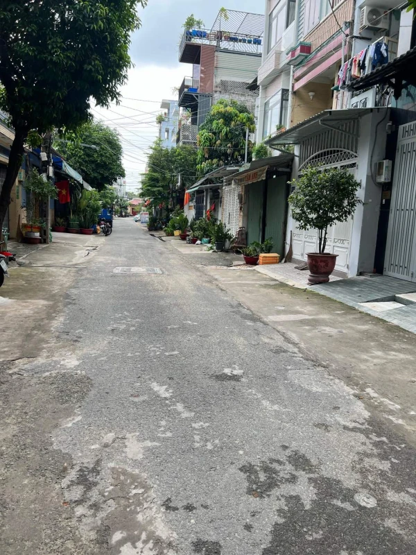Bán nhà hẻm Thoại Ngọc Hầu, Tân Phú, 4x18m, Nhà 2 lầu sân thượng mới