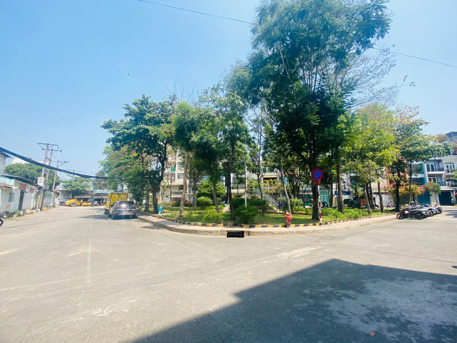 Nhà hẻm 8m thông P. Tân Sơn Nhì, DT: 4x15m, 3 lầu. Ngay công viên, cách AEON 500m. — ảnh 3