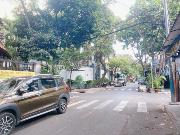 Bán nhà mặt tiền Phan Đình Phùng ( 4x14m) 2 lầu,sân thượng. vị trí đẹp gần Vườn Lài
