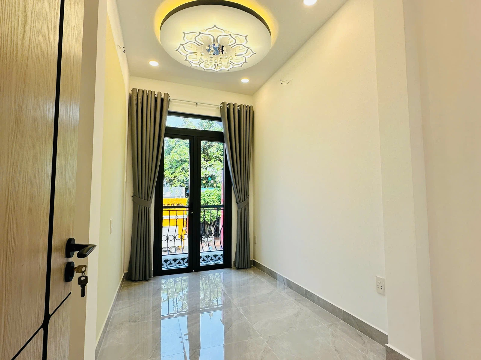 HÀNG HIẾM - MẶT TIỀN KINH DOANH - LUỸ BÁN BÍCH ( 2,2m X 13,85m ) 2 LẦU MỚI TOANH. — ảnh 1