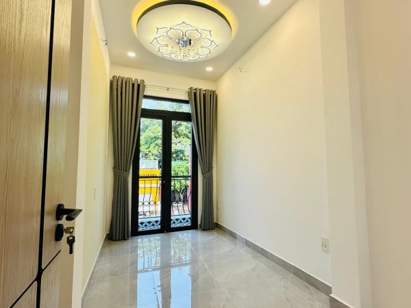 HÀNG HIẾM - MẶT TIỀN KINH DOANH - LUỸ BÁN BÍCH ( 2,2m X 13,85m ) 2 LẦU MỚI TOANH.