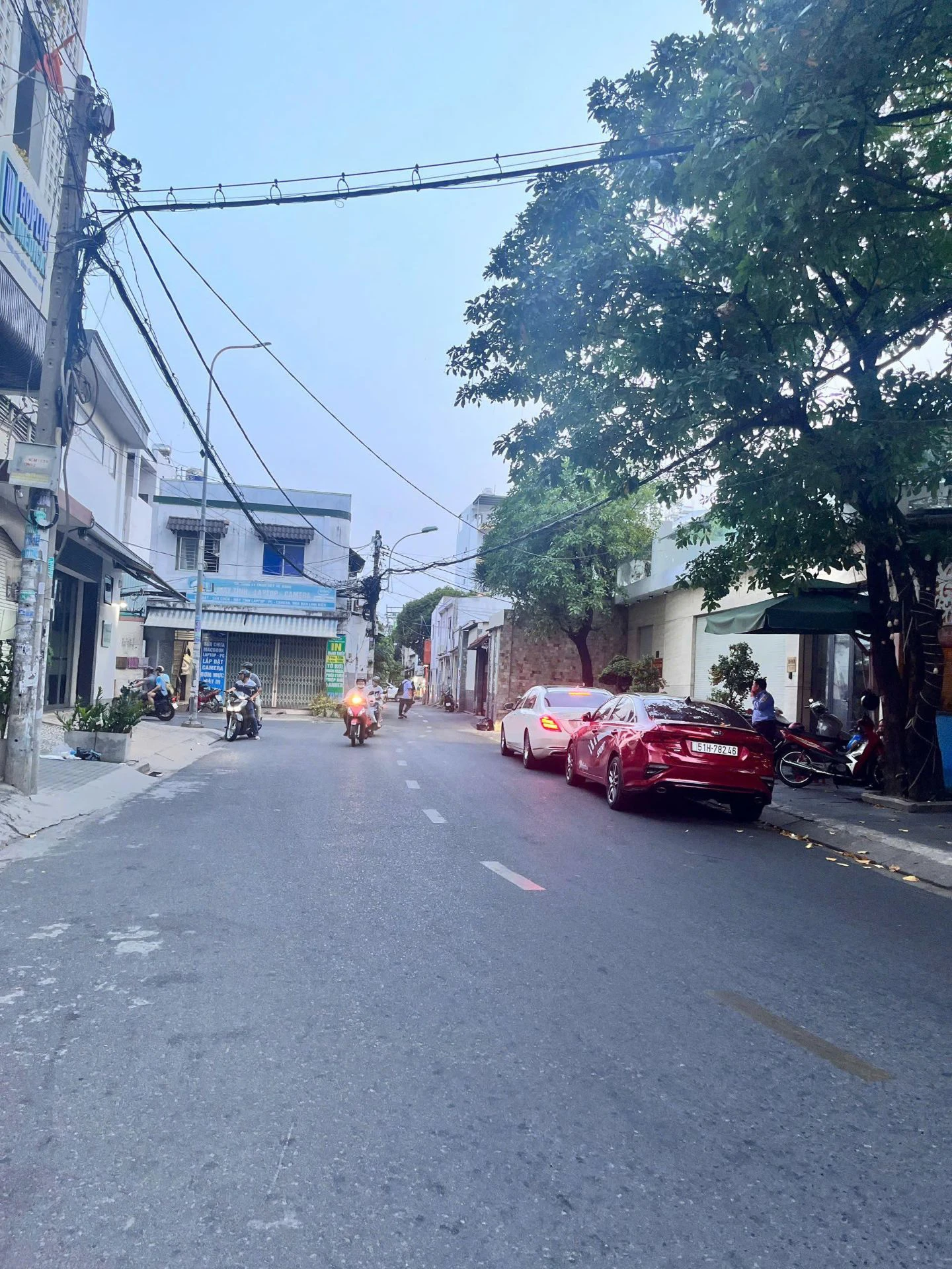 Bán nhà Măt Tiền P. Tân Sơn Nhì kinh doanh sầm uất, DT: 4x17m - Lửng. — ảnh 2