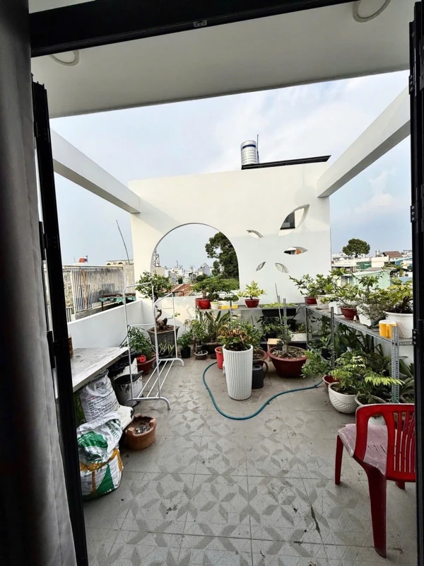 , NHÀ MỚI GÒ DẦU (THANG MÁY), 5PN, GẦN SIÊU THỊ