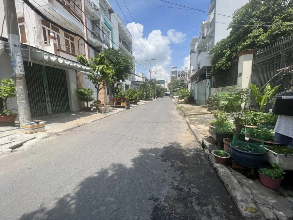 Bán nhà 38 Hoàng Ngọc Phách, gần Phú Thọ Hòa, DT: 7.9x20m