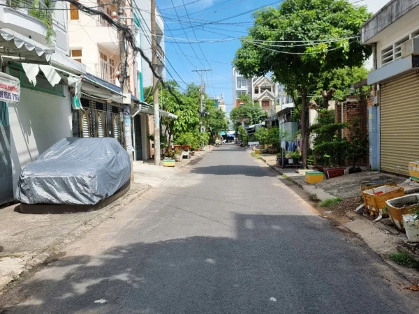 Nhà đường oto thông 10m ngay chợ vải phú thọ hòa Q.Tân Phú, cấp 4 ngang 4,7mx20m